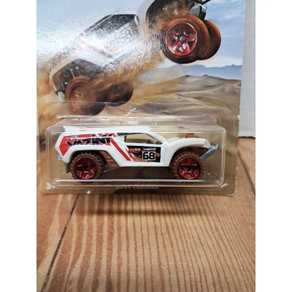 2019 Hot Wheels  Off-Road Baja Trucks 1/6 DUNE CRUSHER White w/Red